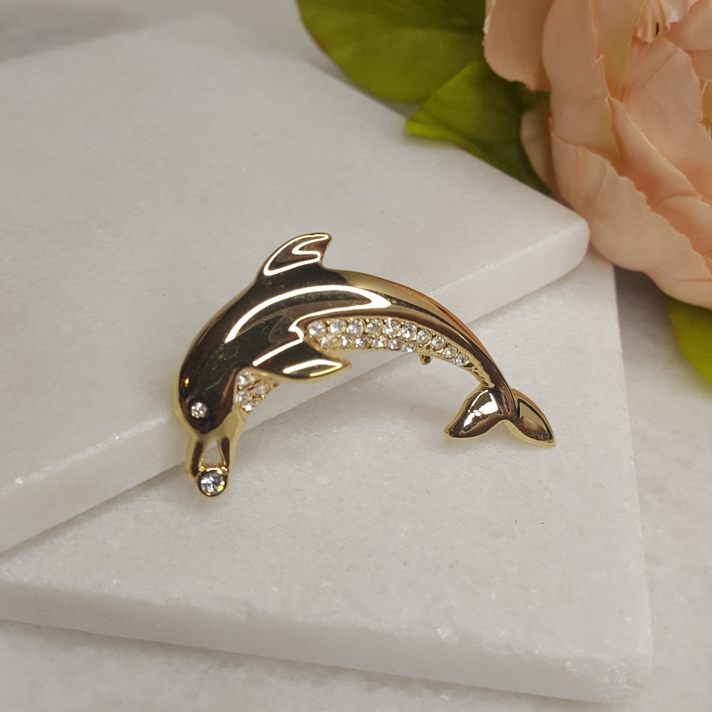 ✔️🐬Gold Paved Dolphin Pin🐬